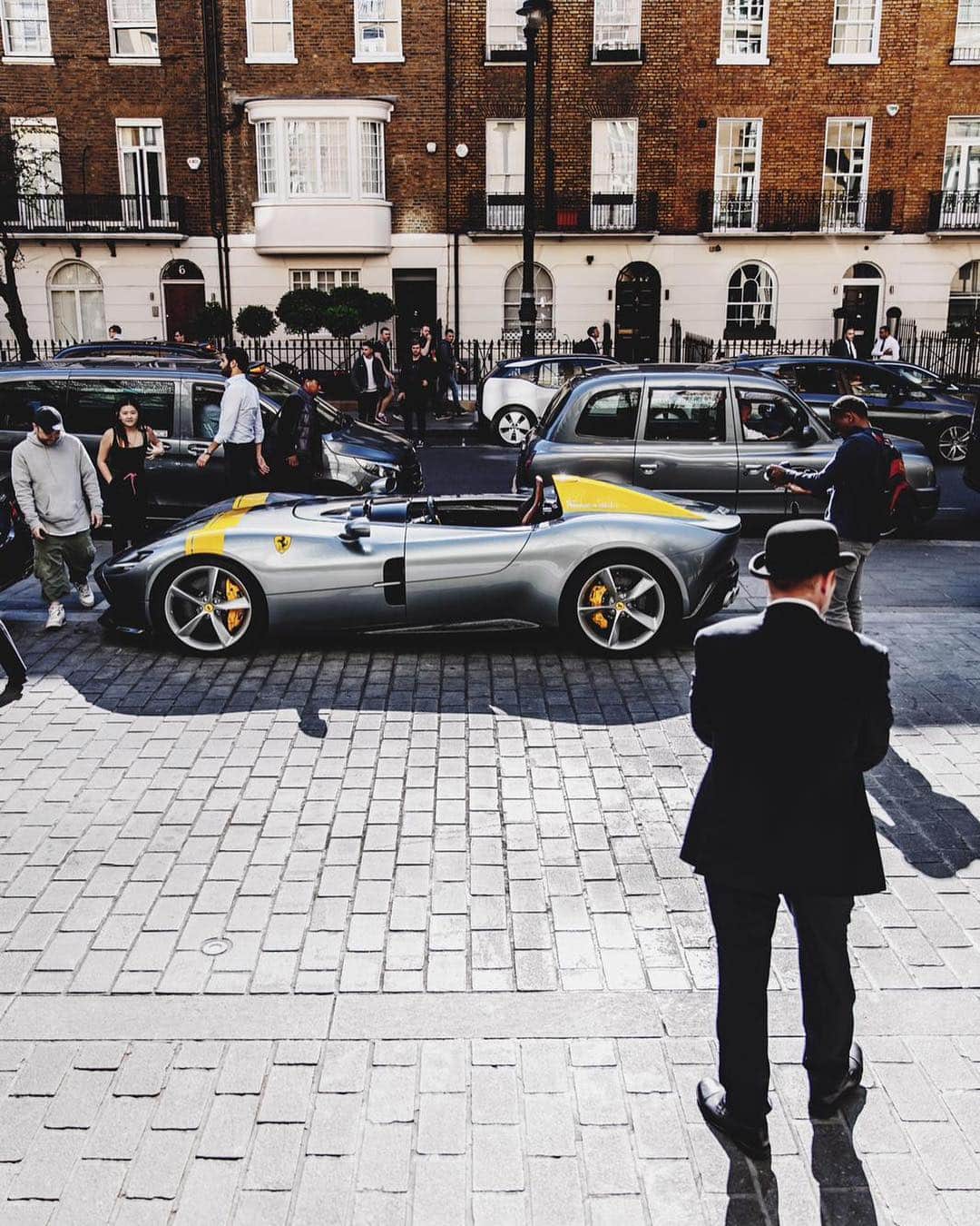 @LONDON | TAG #THISISLONDONさんのインスタグラム写真 - (@LONDON | TAG #THISISLONDONInstagram)「Spotted by @masterkrishan ... the @Ferrari #MonzaSP1 getting quite a bit of attention - part of Ferrari’s new ‘Icona’ series which takes inspiration from the ‘50s. The single-seat car delivers an F1-esque experience and is equipped with the most powerful engine #Maranello has ever built, a 810 cv V12, that can sprint from 0-62mp/h in 2.9 seconds and 0-124mp/h in 7.9 seconds. Perfect for the North Circular then... 😆🤷🏻‍♂️ Jokes aside. It’s a beautiful thing. What do you think?? 👇🏼👇🏼 // #thisislondon #london #SupercarsOfLondon #ferrarimonzasp1 #ferrari」6月11日 3時57分 - london
