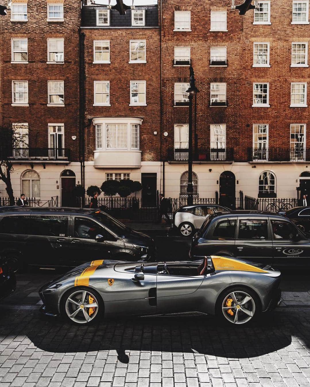 @LONDON | TAG #THISISLONDONさんのインスタグラム写真 - (@LONDON | TAG #THISISLONDONInstagram)「Spotted by @masterkrishan ... the @Ferrari #MonzaSP1 getting quite a bit of attention - part of Ferrari’s new ‘Icona’ series which takes inspiration from the ‘50s. The single-seat car delivers an F1-esque experience and is equipped with the most powerful engine #Maranello has ever built, a 810 cv V12, that can sprint from 0-62mp/h in 2.9 seconds and 0-124mp/h in 7.9 seconds. Perfect for the North Circular then... 😆🤷🏻‍♂️ Jokes aside. It’s a beautiful thing. What do you think?? 👇🏼👇🏼 // #thisislondon #london #SupercarsOfLondon #ferrarimonzasp1 #ferrari」6月11日 3時57分 - london