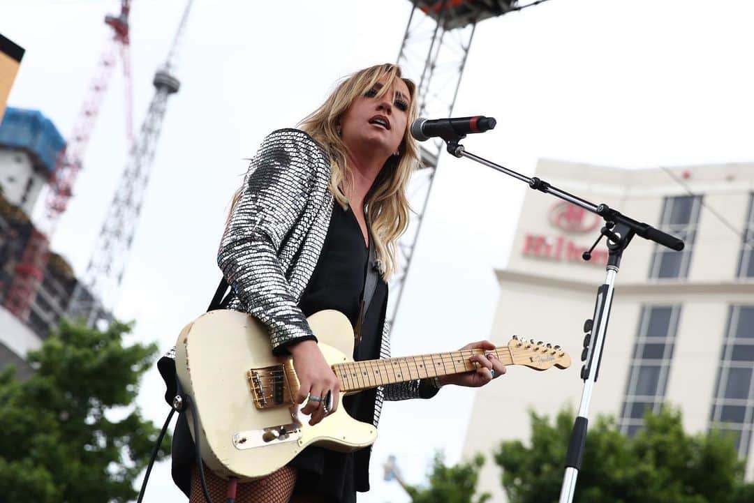 Fender Guitarさんのインスタグラム写真 - (Fender GuitarInstagram)「Did you miss CMA Fest this weekend? Check out some of our favorite moments of artists performing around Nashville with their Fender gear.」6月11日 3時57分 - fender