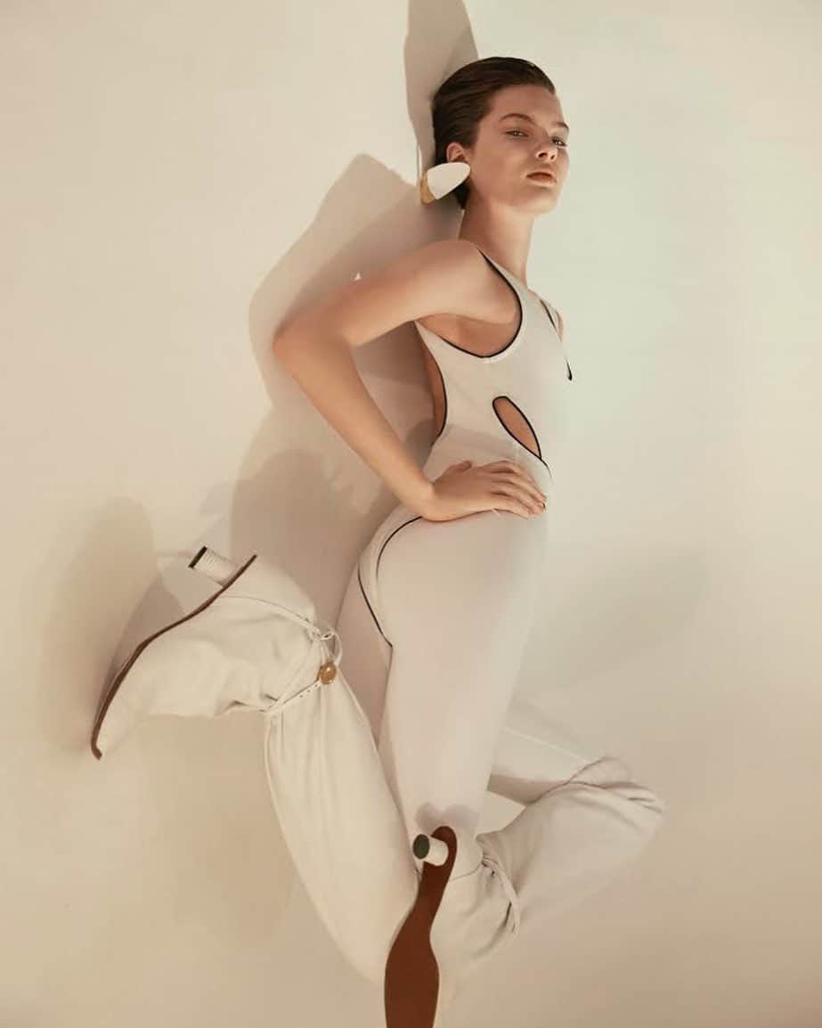 Monica Sordoのインスタグラム：「Pure Coolness in this Proenza Schouler and #NSxMS White atmosphere created by @ralguerrero for Harper’s Bazaar Thailand 🙌🏻 Find our Oyster Gilot EarSculptures at @netaporter / Beauty @shophiapastorius / Photo by @waroontuang / #MonicaSordo #NausheenShah」