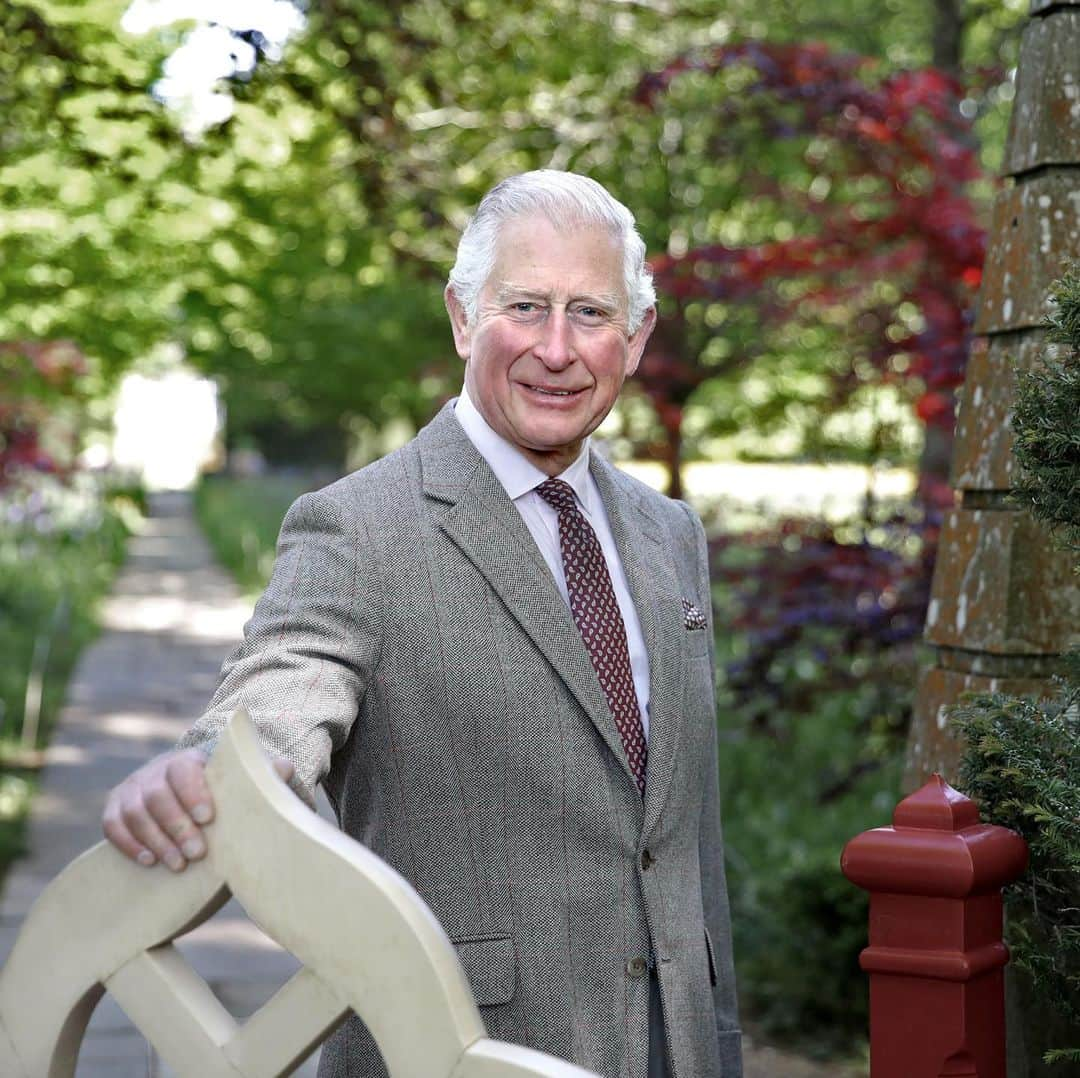 ロイヤル・ファミリーさんのインスタグラム写真 - (ロイヤル・ファミリーInstagram)「This year, The Prince of Wales’s Highgrove Garden is celebrating 25 years of garden tours. #Highgrove25 To mark the anniversary, over the next few days @clarencehouse will be sharing facts and photos from Highgrove’s history. Follow them for more.  The Prince of Wales’s Charitable Fund benefits from the tours. It was founded in 1979 by HRH and aims to transform lives & build sustainable communities. It supports initiatives such as conservation, health, environment, heritage & youth training projects. 📸 by Chris Jackson / Getty」6月11日 4時13分 - theroyalfamily