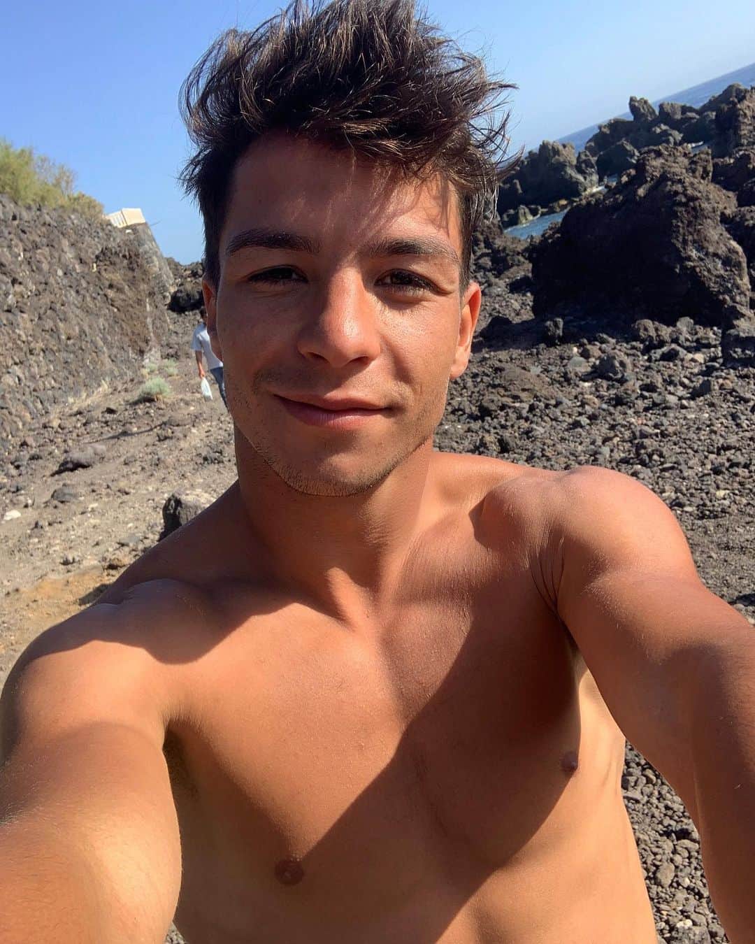 オリベル・トーレスのインスタグラム：「Hasta la próxima aventura amigos...🌎」