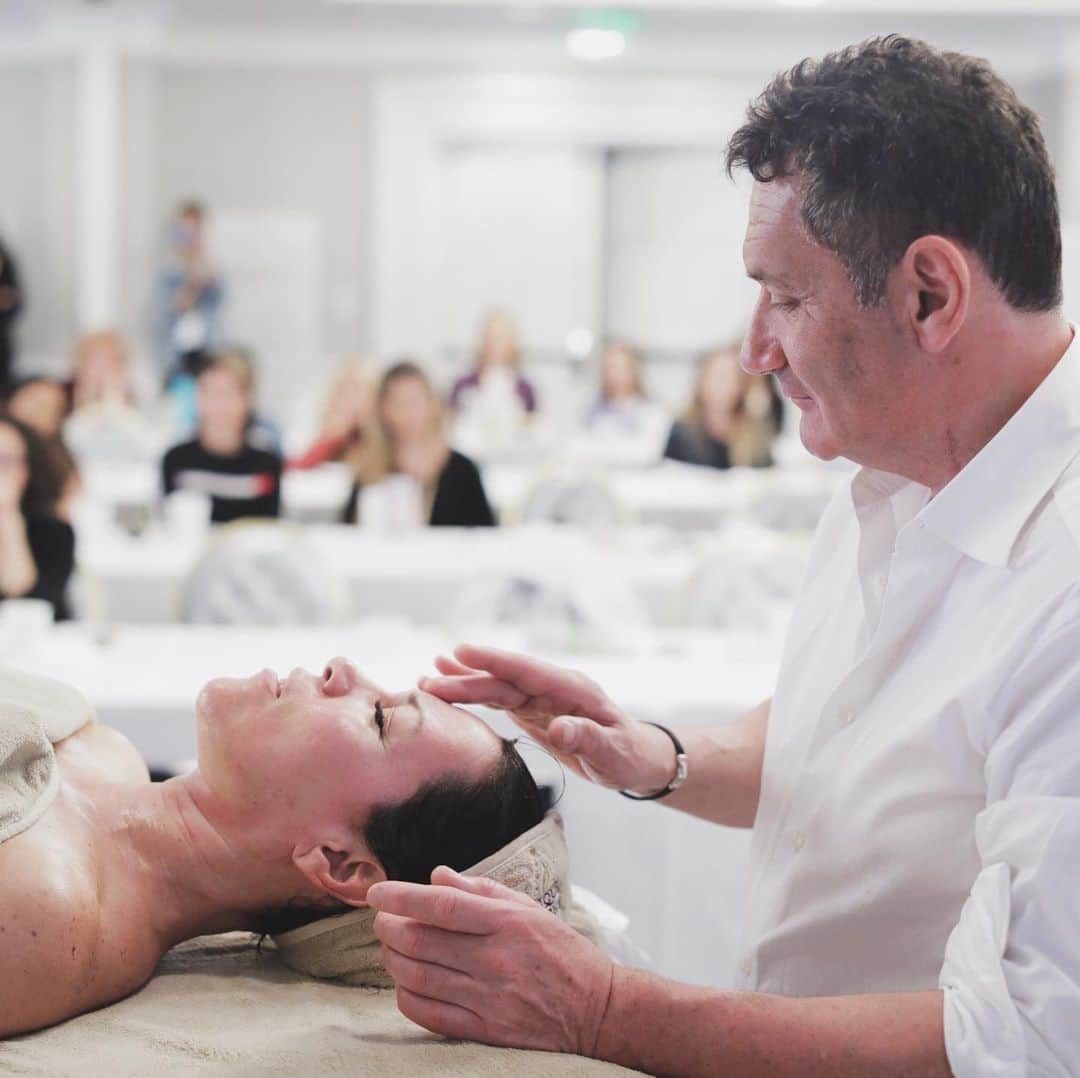 Biologique Recherche USAさんのインスタグラム写真 - (Biologique Recherche USAInstagram)「Sneak peek of our West Coast Seminar, currently taking place at @thelondonweho in Beverly Hills. It is always a pleasure to connect with our partners, and work on "Building Better Skin" together! Pictures by @charlesroussel. • • • #biologiquerecherche #passion #expert #beauty #skincare #followyourskininstant #buildingbetterskin #skininstant #westcoast #seminar #spring #beverlyhills #thelondonwesthollywood #BRfamily #sharing #training」6月11日 4時38分 - biologique_recherche_usa