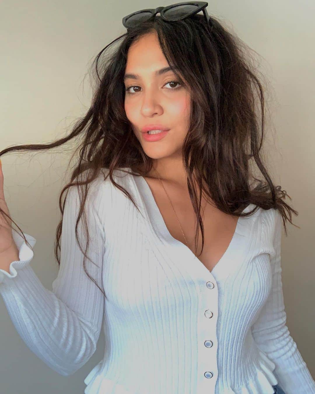 ステラ・ハジェンズのインスタグラム：「if you could only listen to ONE album for the rest of your life - what would it be? 🤔@fashionnova #sponsored」