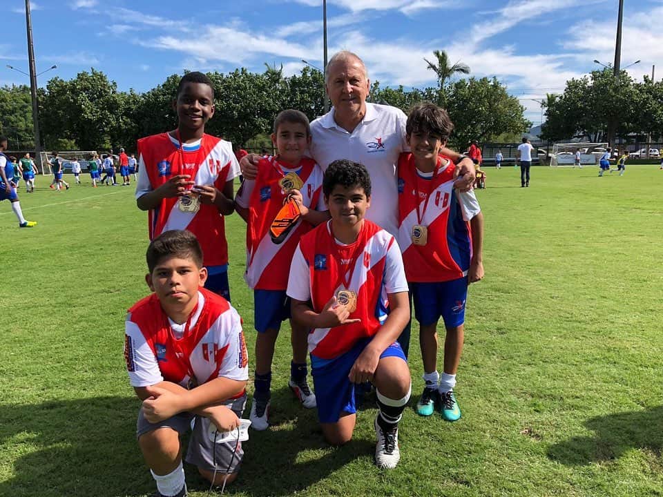 ジーコさんのインスタグラム写真 - (ジーコInstagram)「Foi realizada no Centro de Futebol Zico a 1 Copa America entre os alunos da Escola de Futebol Zico 10 em 4 categorias.O CFZ bombou com a presença dos pais,responsáveis e amigos.Estive entregando as medalhas e que venham outras competições.Valeu garotada, Professores e árbitros.Vamos em frente.」6月11日 4時46分 - zico