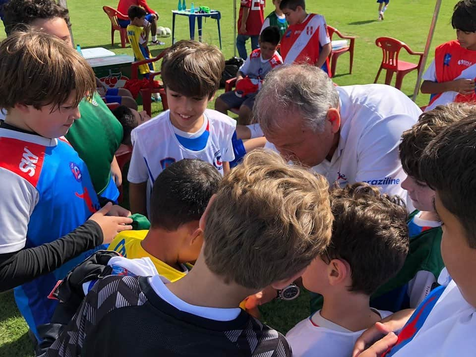 ジーコさんのインスタグラム写真 - (ジーコInstagram)「Foi realizada no Centro de Futebol Zico a 1 Copa America entre os alunos da Escola de Futebol Zico 10 em 4 categorias.O CFZ bombou com a presença dos pais,responsáveis e amigos.Estive entregando as medalhas e que venham outras competições.Valeu garotada, Professores e árbitros.Vamos em frente.」6月11日 4時46分 - zico