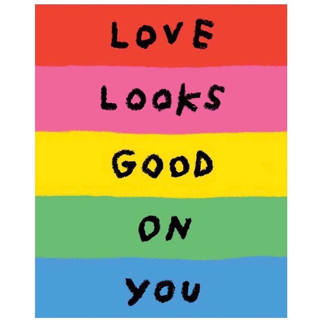 レナ・ヘディのインスタグラム：「Everyday , all day 💗❤️💚💜💙💛🧡🌈🌈🌈🌈 art @adamjk」