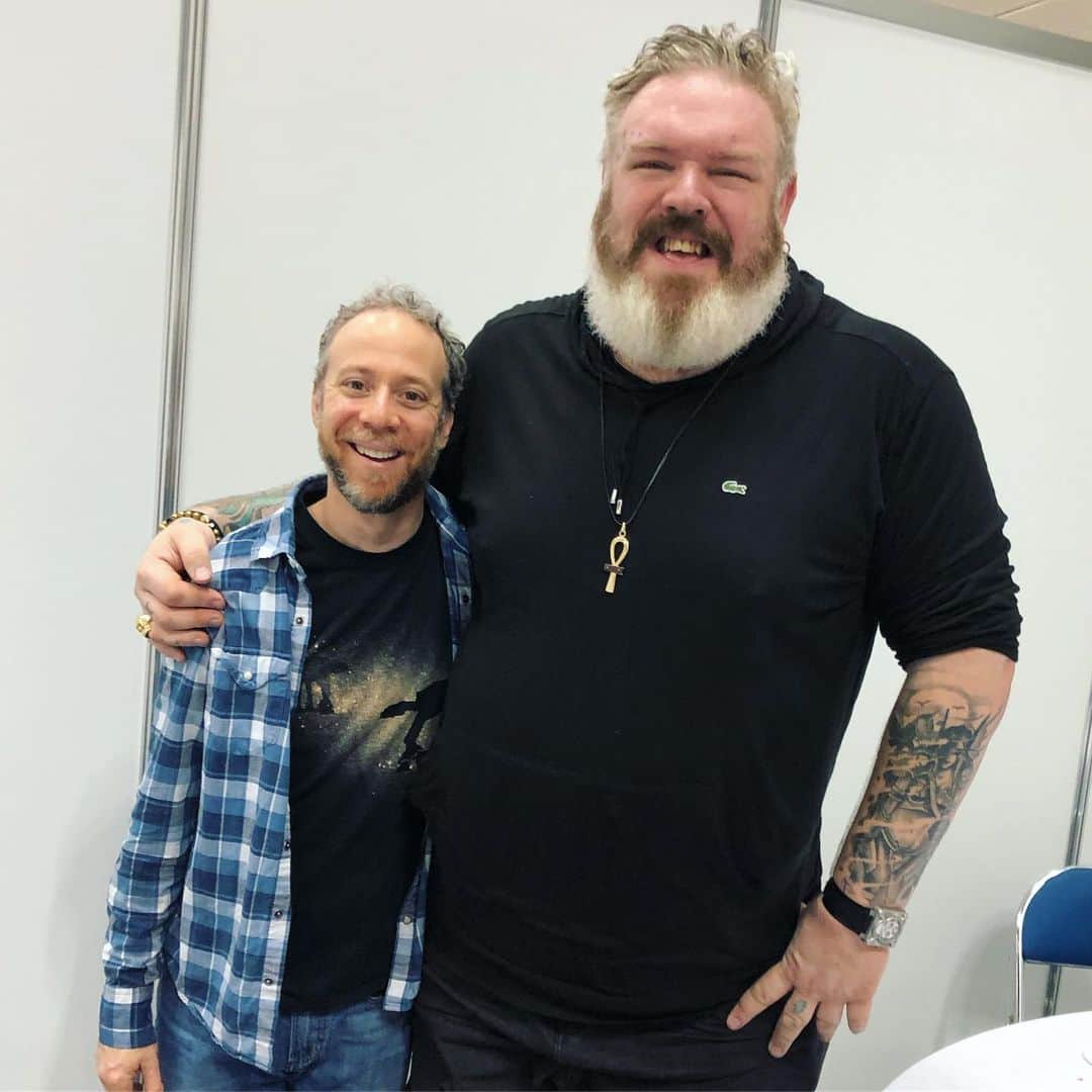ケヴィン・サスマンのインスタグラム：「Do GOT fans realize how funny @kristiannairn is? This gentle man has a lightning wit. Where is our sitcom?!」