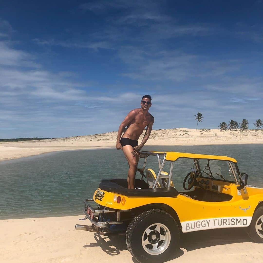 ダニーロ・ルイス・ダ・シウバさんのインスタグラム写真 - (ダニーロ・ルイス・ダ・シウバInstagram)「Mais um dia top pelas praias na região de Fortaleza. Blog tá bombando de lazer! 😂😂☀️ #begrateful #debicaspromundo #umsolpracadaum」6月11日 4時58分 - daniluiz2