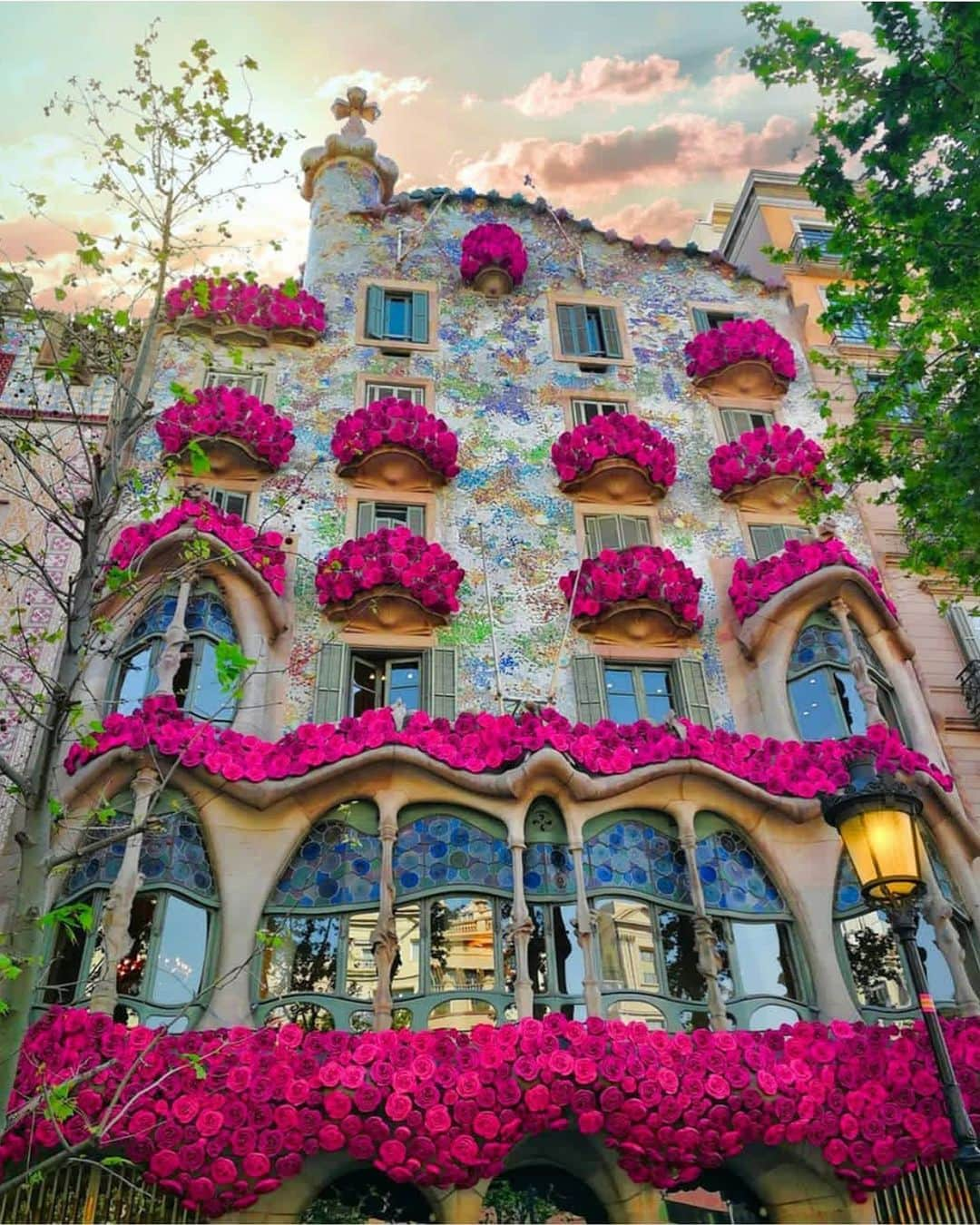 Wonderful Placesさんのインスタグラム写真 - (Wonderful PlacesInstagram)「Casa Batló - Barcelona ✨💖💖💖✨ . Picture by ✨✨@momentsofgregory✨✨ #wonderful_places for a feature 💖」6月11日 5時04分 - wonderful_places