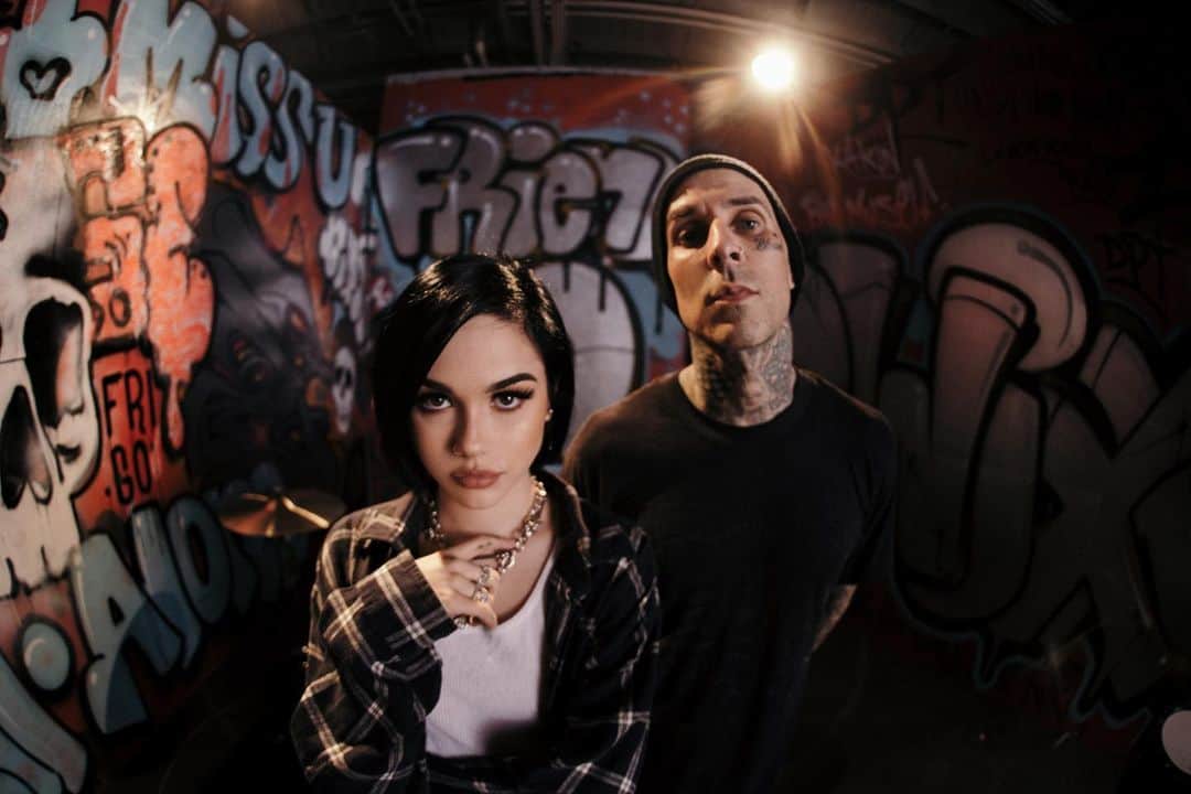 マギー・リンデマンのインスタグラム：「this month @travisbarker」