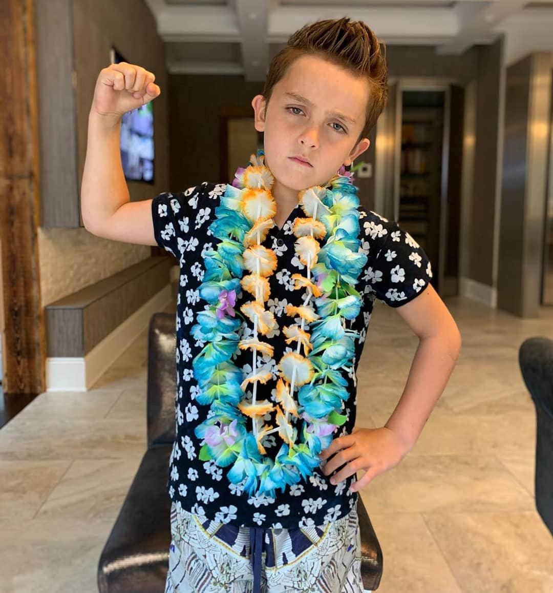 ティム・ケーヒルさんのインスタグラム写真 - (ティム・ケーヒルInstagram)「"Hawaiian day" at school for my man @cruz.cahill 🌊🏝」6月11日 5時08分 - tim_cahill