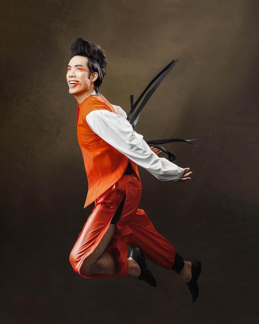 ユージン・リー・ヤンのインスタグラム：「orange Photo: @jdrenes Styling: @farrenjeanandrea  Designer: @ajaneofficial  Hair: @daviddanggg  Makeup: @ariannachayleneblean」
