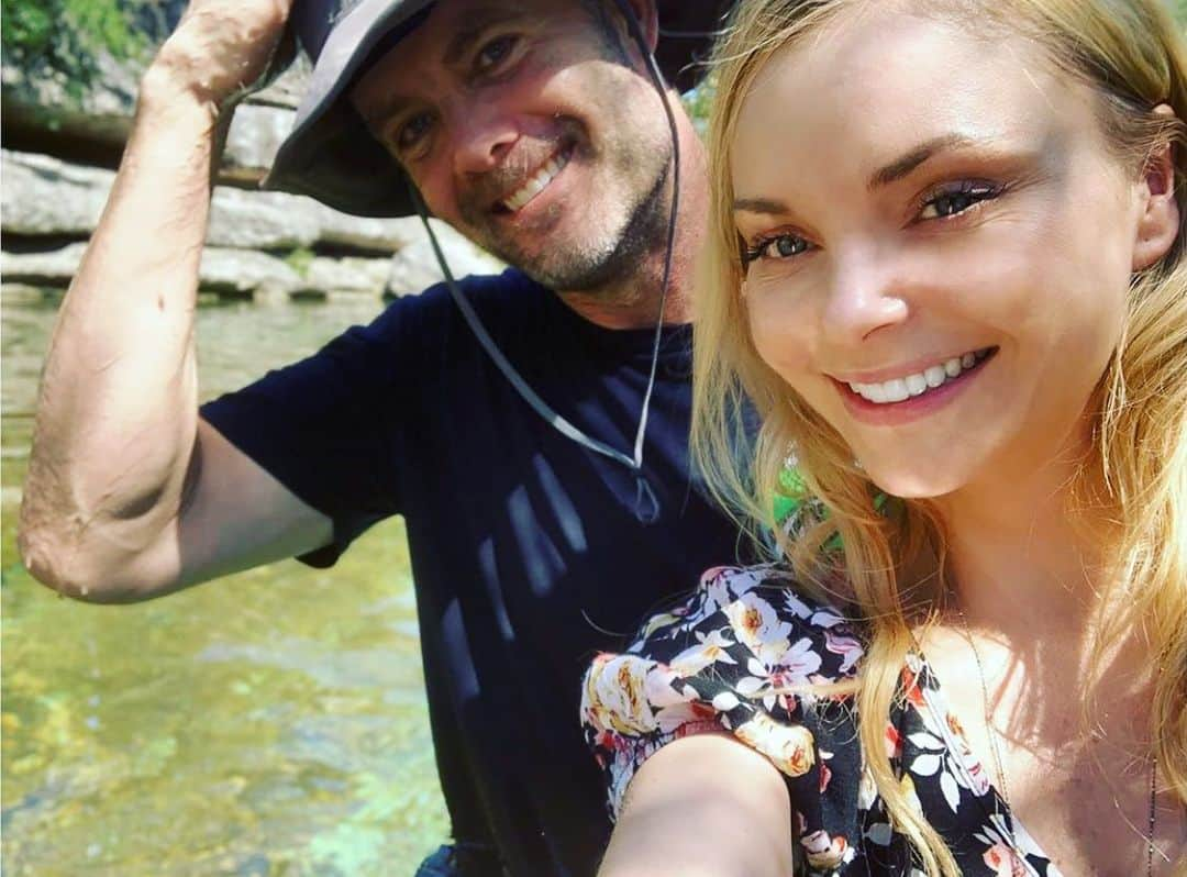 ギャレット・ディラハントさんのインスタグラム写真 - (ギャレット・ディラハントInstagram)「At #jacobswell with ray of sunshine @izabellamiko from #Deadwood.  Still friends after all these years despite the throat slitting.」6月11日 5時33分 - garretdillahunt