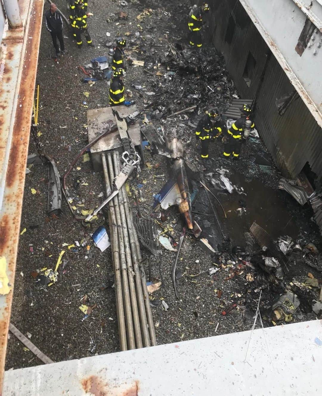 NBC Newsさんのインスタグラム写真 - (NBC NewsInstagram)「#FDNY shares photos from the scene of the helicopter crash in Midtown #Manhattan on Friday. Click the link in our bio to read more. . 📷 FDNY」6月11日 5時55分 - nbcnews