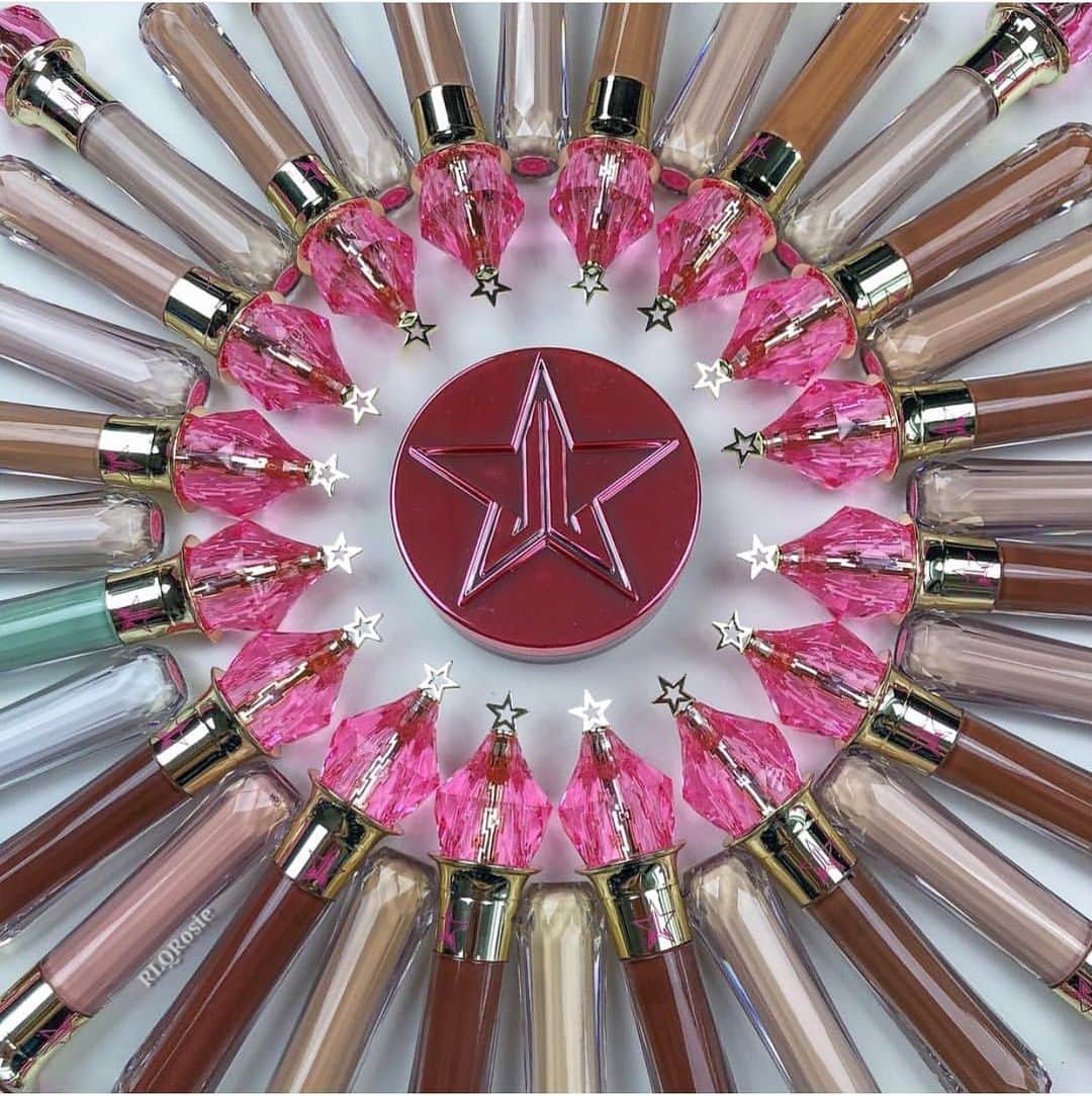 Jeffree Star Cosmeticsさんのインスタグラム写真 - (Jeffree Star CosmeticsInstagram)「The MAGIC is in the formula... Who else is in love with our #MagicStar concealer?? 😭💖🔥 We are working on a major restock right now! 😇 #jeffreestarcosmetics #magicstarconcealer photo: @rlqrosie」6月11日 6時07分 - jeffreestarcosmetics