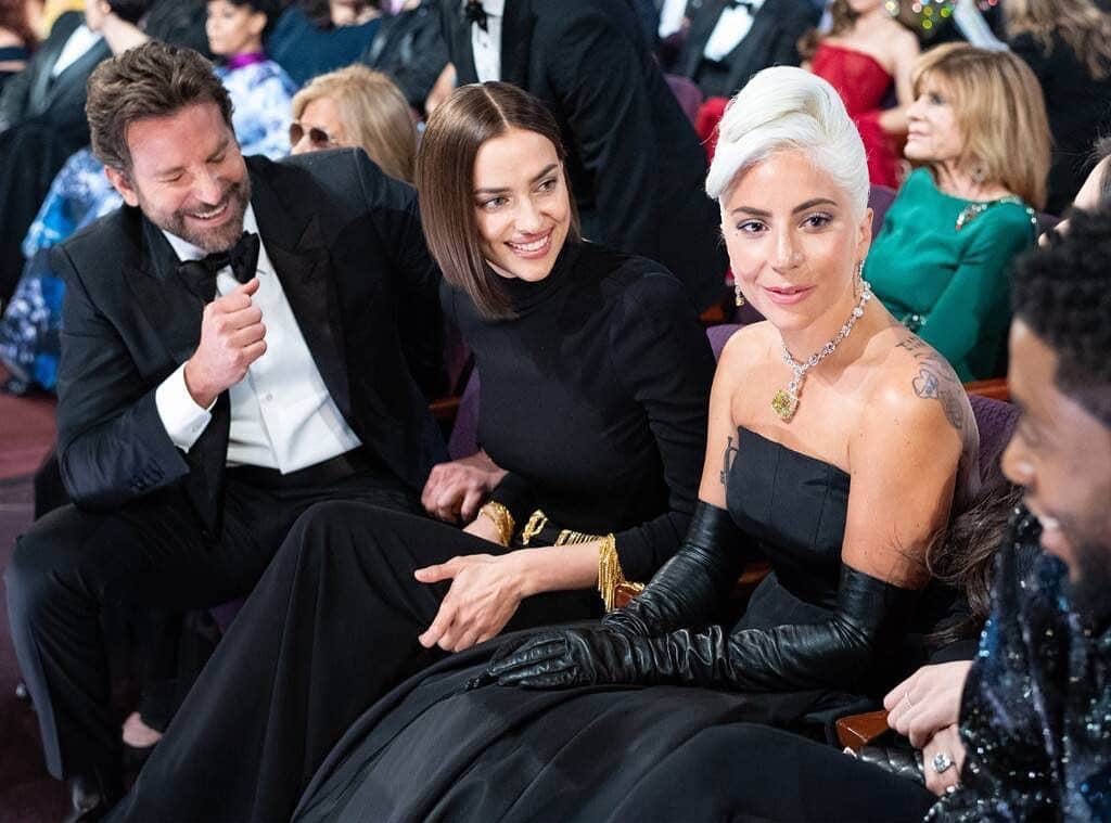 E! Onlineさんのインスタグラム写真 - (E! OnlineInstagram)「Before Lady Gaga sang Shallow at her #Enigma show, she said: "Be kind or f--k off." Now, fans are thinking it was her way of defending Bradley Cooper after his split from Irina Shayk. Link in bio. (📷: A.M.P.A.S.)」6月11日 6時12分 - enews