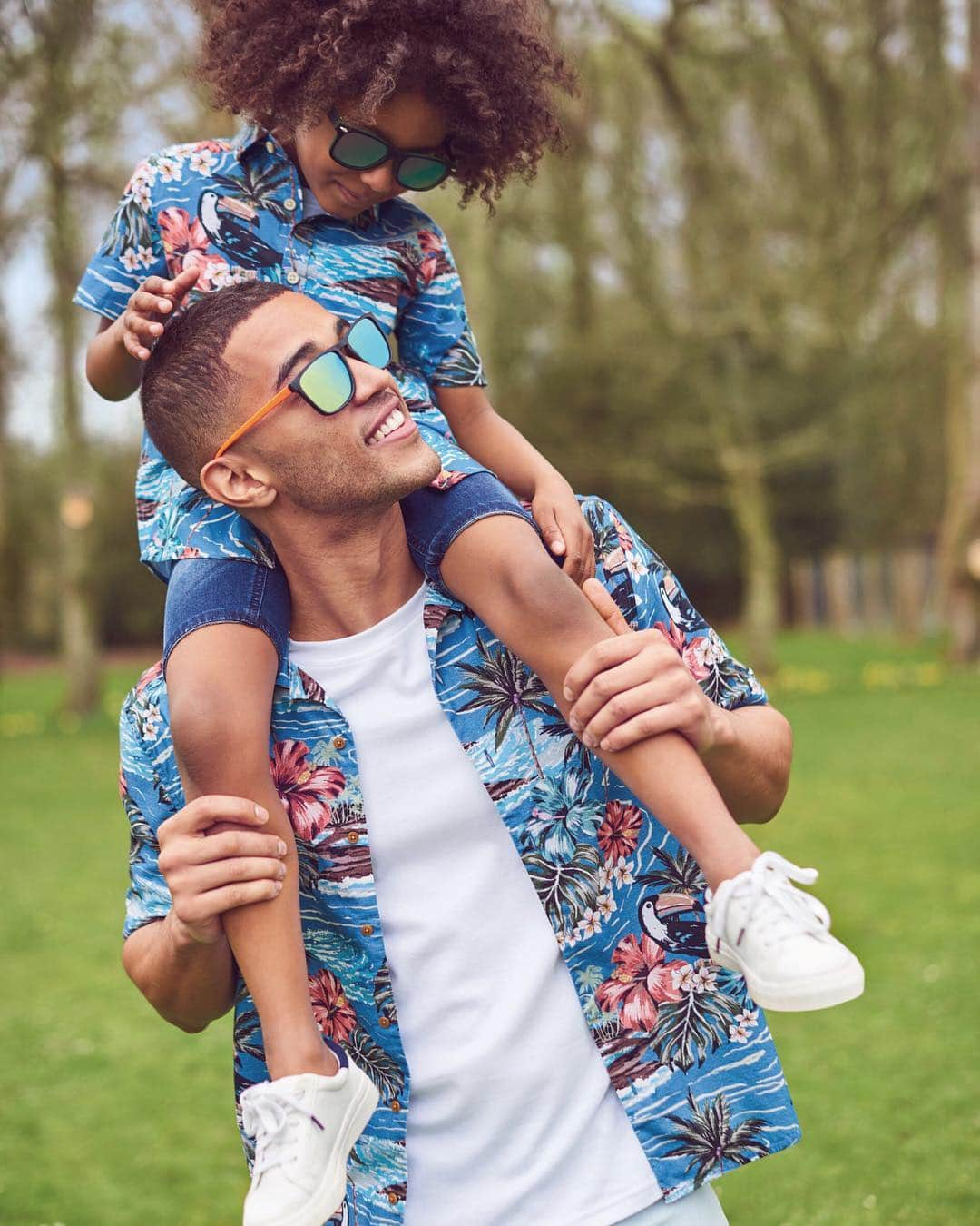 Nextさんのインスタグラム写真 - (NextInstagram)「Planning the best #SundayFunday this Father's Day? Make sure you're TWINNING like this pair! 😍 🔍 642775 & 602740. #ThatsMyDad #fathersday #twinning #cute #matching #kidswear #menswear #gifting #gifts #giftsforhim #fashion #style #mensfashion #menstyle #kidsfashion #summervibes」6月11日 17時08分 - nextofficial