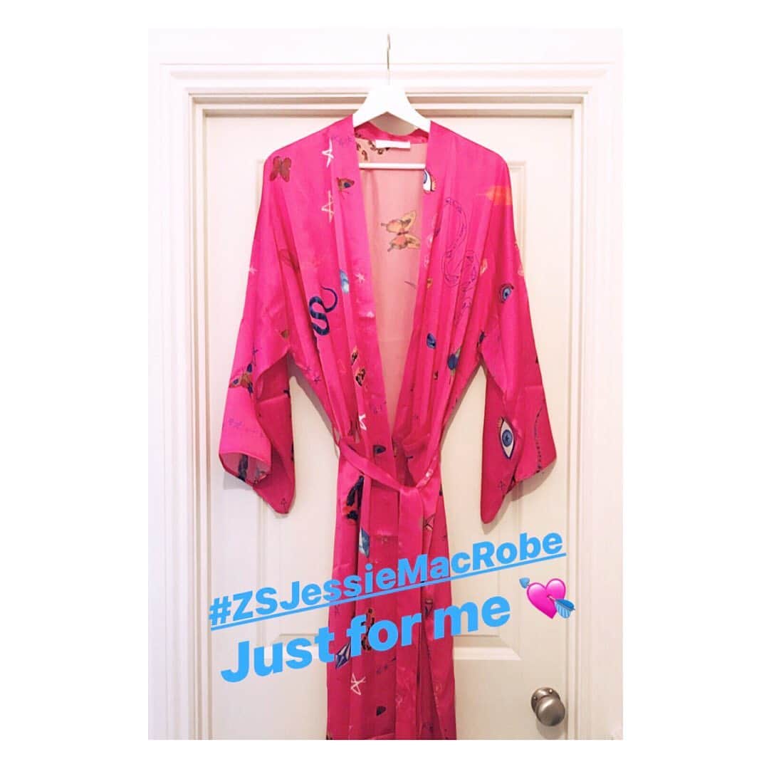 ザッキーシャリフさんのインスタグラム写真 - (ザッキーシャリフInstagram)「Finally made my self some silk kimono robes out of left over SS2019 fabrics💘 #ZSJessieMacRobe #ZSHealingTiger #ZSHealingSleepwear」6月11日 15時52分 - zakeeshariff