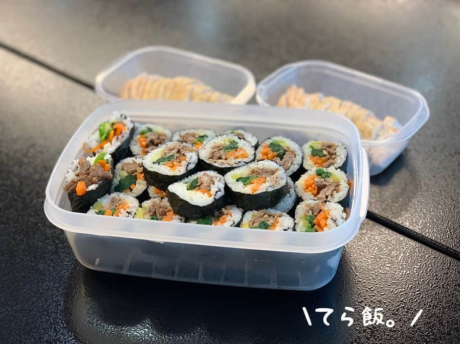 のインスタグラム：「差し入れしたキンパ！！ 我ながら上手に巻けました🥴✨ ・ ・ うちの親がやっている餃子屋さんで販売しているローストチキンも一緒に差し入れたー🐓✨ ・ ・ こちらも喜んでくれて何より！ ローストチキンはまだ通販してないけど…餃子は通販が始まっておりますよで、よければ(*´꒳`*) 『寺田さんちの健やか餃子』 http://www.teradasanchi.com/ ・ ・ #舞台 #差し入れ #キンパ #海苔巻き #韓国海苔巻き #寺田有希 #teradayuki」