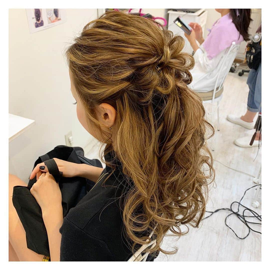 DJ NANAさんのインスタグラム写真 - (DJ NANAInstagram)「. . 久々に撮影だからヘアセット💓 . 錦のHairSet LUMINAで✨ . 指定のパターン内なら1080円で セットしてくれるから お出かけの時とかよく利用してる☝️ . 安くて上手だからオススメだよ‼️ . #Hairset #lumina #今から撮影」6月11日 16時00分 - dj_nana092