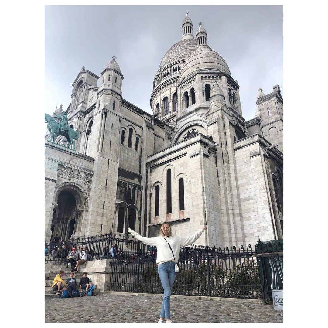 ヴァレンティナ・ゼリャヴァのインスタグラム：「Paris it’s been real ✌🏻」