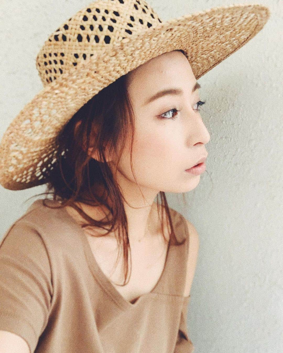 のインスタグラム：「. . #アシメデザインショルダーtee . MOCを着てるよ✌️ このTシャツは買うぜよ‼️ . #ungrid」