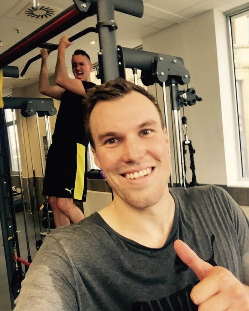 ケヴィン・グロスクロイツのインスタグラム：「Freunde - Geschäftspartner - Trauzeuge - Pate von meiner Tochter - wir werden immer durch dick und dünn gehen 👊🏻💪🏻💯 #mitschmackes #dortmunderjungs #fürimmer #isso」