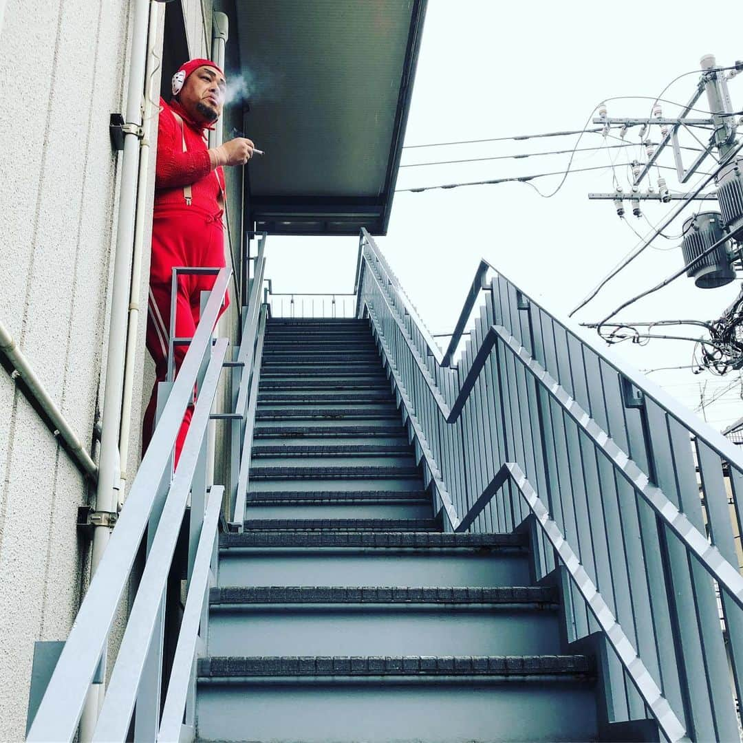 くっきー（川島邦裕）さんのインスタグラム写真 - (くっきー（川島邦裕）Instagram)「#ふしゅ🚬 #ふしゅ🚬 #仕事して #ふしゅ🚬 #メシ食って #ふしゅ🚬 #風呂入って #ふしゅ🚬 #オイラはいつでも #ふしゅ🚬 #最高のふしゅ🚬わって？ #もちろん #女とヤッてるときに #中折れしちまって #休憩させてって言ってからの #ふしゅ🚬 #いっちゃんうまいんよ #ふしゅ🚬」6月11日 16時24分 - nikuguso_taro