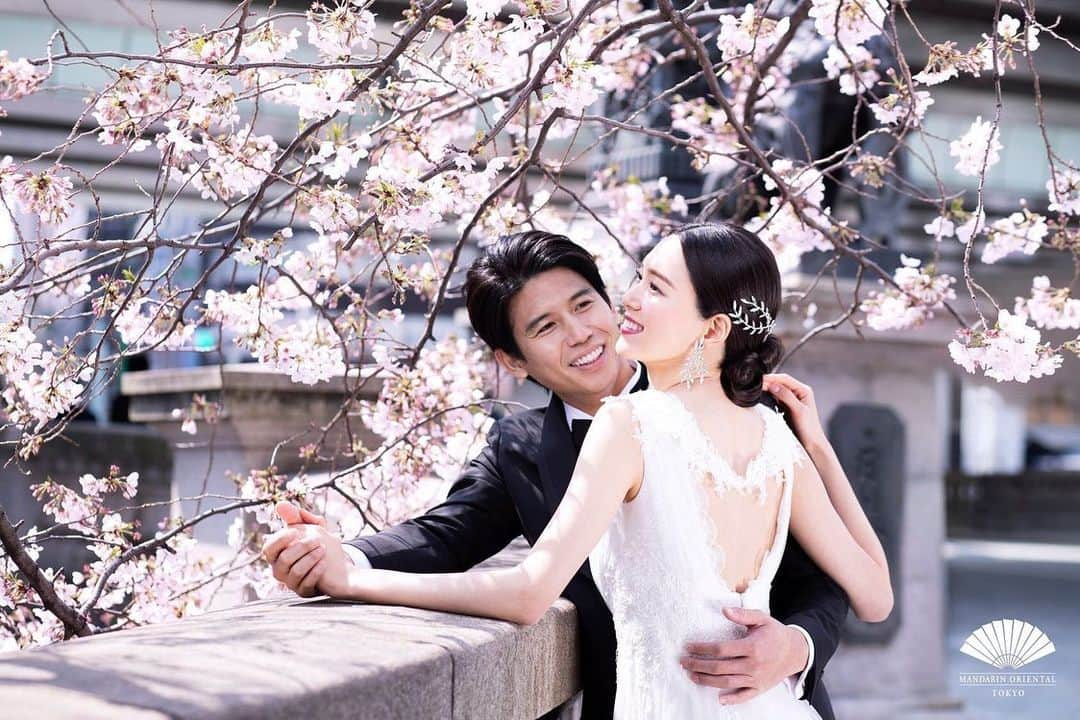 Mandarin Oriental, Tokyoさんのインスタグラム写真 - (Mandarin Oriental, TokyoInstagram)「【Weddings by Mandarin Oriental, Tokyo】 日本橋に位置する5つ星ホテル「マンダリン オリエンタル 東京」。伝統と革新が織りなす上質な空間、美食の殿堂と称される当館ならではのお料理、伝説と称されるレジェンダリーサービスが最良のウエディングをお約束します。  次回の試食付見学会は6月15日（土）、16日（日）に開催いたします。 そして、7月15日（月・祝）にはプレミアムウエディングフェアを開催！ 料理の試食はもちろん、フラワーコーディネートされた会場の見学、360度のビデオウォールシステムを使用した映像上映、個別相談会など、ウエディング by マンダリン オリエンタル 東京を余すところなく体験いただけるフェアとなっております。この機会にぜひご体験ください。  ウエディングフェアの詳細、ご予約はこちら:  @motyo_wedding  #MandarinOrientalTokyo #MOtokyo #MOTYOwedding #WeddingsByMO #マンダリンオリエンタル東京 #ウエディングbyマンダリンオリエンタル #ウェディング #ウェディングドレス #ウェディングフォト #ホテルウェディング #ブライダルフェア #プレ花嫁 #Bridal #Bridalfair #花嫁 #wedding #weddingfair #ウェディングフェア #weddingdress #Weddingphotography #三井本館 #日本橋 #Nihonbashi #三井本館 #重要文化財 #披露宴 #weddingparty #結婚式準備 #結婚式前撮り」6月11日 16時24分 - mo_tokyo