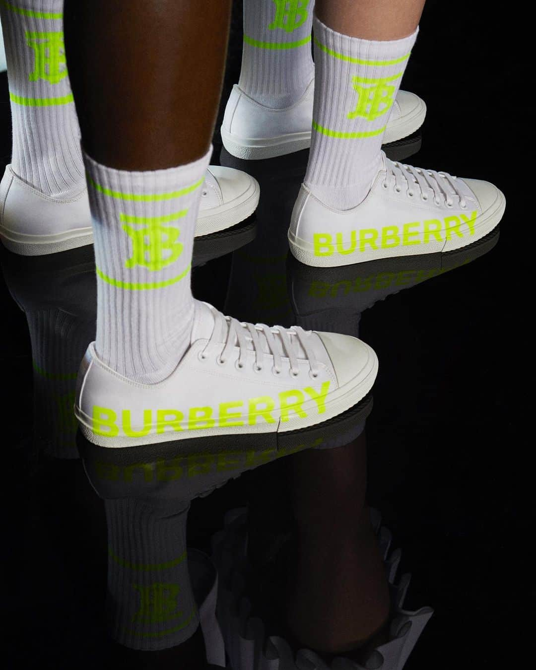 Burberryさんのインスタグラム写真 - (BurberryInstagram)「#TheBSeries 17 June, coming soon . Introducing the tennis-inspired neon Monogram socks and logo-print sneakers . Available on Instagram for 24 hours only, 17 June . #ThomasBurberryMonogram」6月11日 16時28分 - burberry