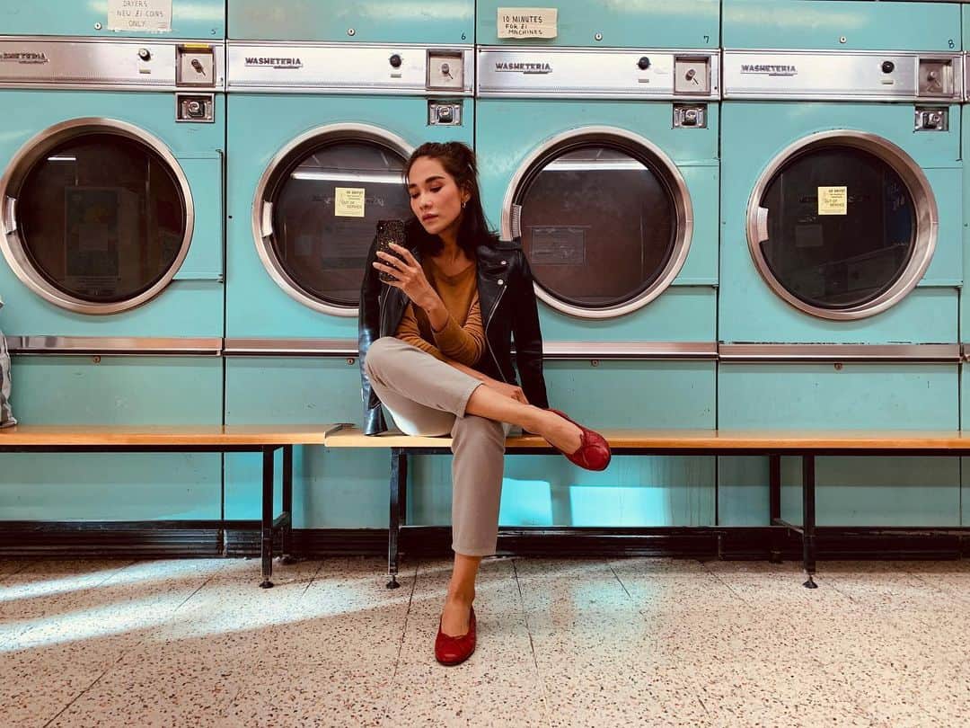 Laila Boonyasakさんのインスタグラム写真 - (Laila BoonyasakInstagram)「ครั้งแรกกับการซักผ้า 💚🥰 #chermarnishappy」6月11日 16時42分 - chermarn