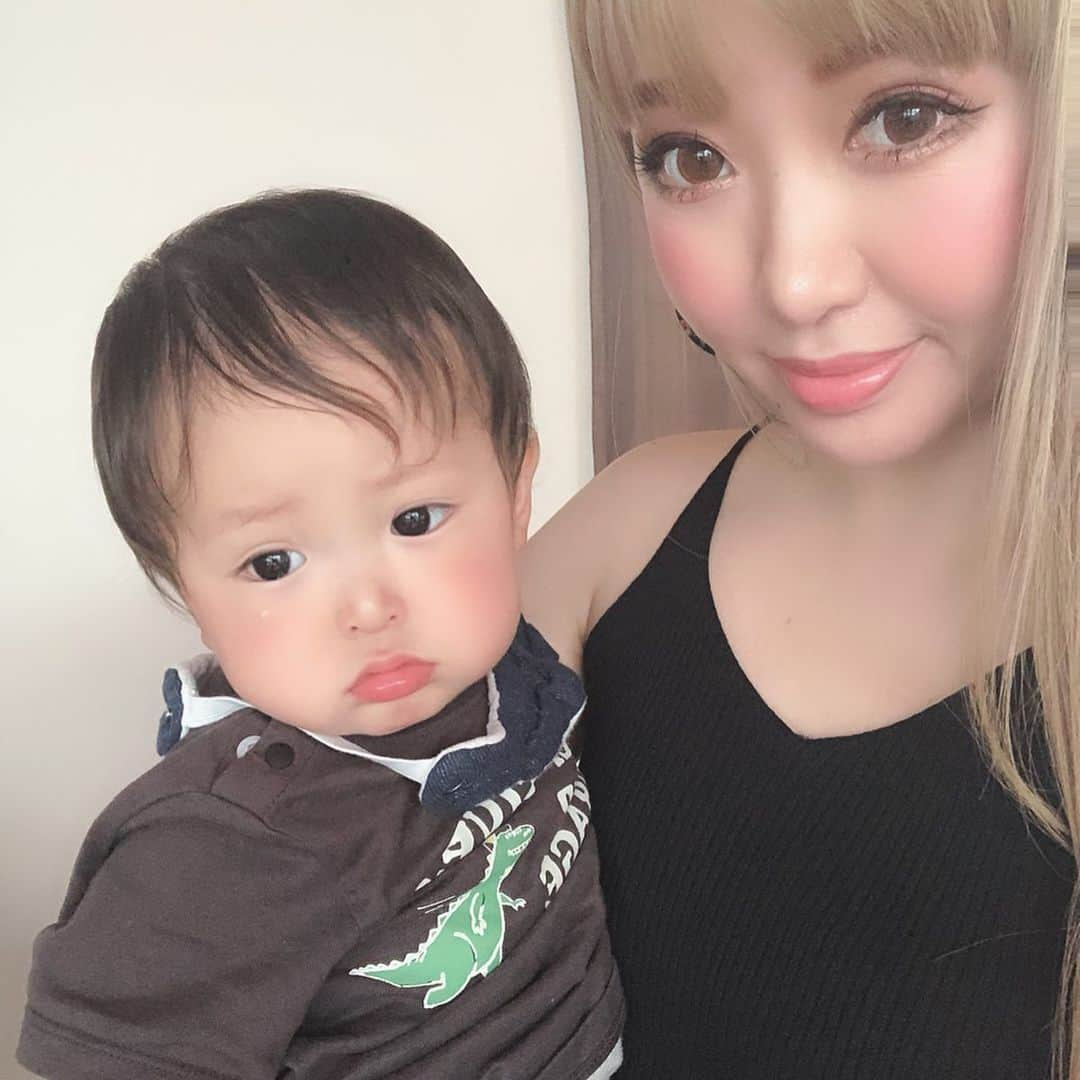 mirayさんのインスタグラム写真 - (mirayInstagram)「愛するあかねちゃん宅で友希ちゃんと可愛すぎるリコ👶ウタとホームパーティ❤️👩‍👩‍👧‍👦 本当にあかねちゃんお料理上手でセンス抜群で美人で憧れの女性😭✨ リコちゃんの一気コールにはたまげた🤣🍷w この日人生で初めておんぶしたよ❣️❣️ あかねちゃんファミリーが本当に大好き‼️‼️ リコウタ @riko_uta のファンです私❤️ しょっちゅうインスタ見てニヤニヤしてる☺️❤️ 子ども好きじゃなくて可愛い子どもが好きやねん❤️w  東のあかねちゃんファミリー @akanes99  西のベイビーファミリー @mymiyuumiyuuu  友希ちゃんといつもこの幸せ2家族最強だねって話してる❣️❣️ もう会いたい😭❤️ #family #baby #homeparty」6月11日 16時36分 - miray0705