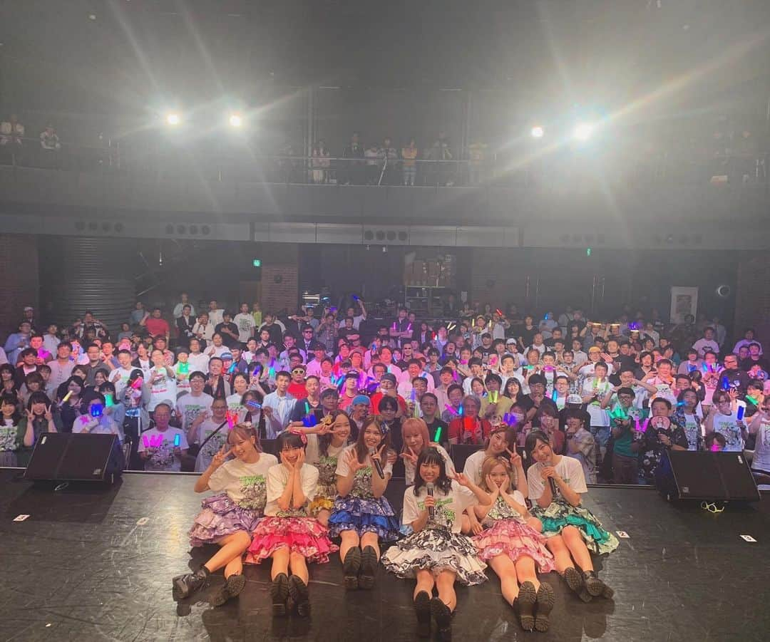 吉岡久美子さんのインスタグラム写真 - (吉岡久美子Instagram)「2019年6月7日（金） O-EASTで #つぼみ大革命  #ワンマンライブ 「今すぐバイトやめたい」をしました！！！ 、 雨が降る平日の中、すごいタイトルのワンマンライブにきてくれた皆様本当にありがとうございました！！！！ 、 ワンマンライブほど幸せな空間はないです。ワンマンライブはわたし達の全てです。😭✨ 関西から駆けつけてくれた方も沢山いて、おなじみの顔も見れて安心してライブできました！ありがとう！😢😭 、 東京でのワンマンでは最大規模で、手売りで初めて来てくれた方もたくさんいて、本当に嬉しかったです！絶対またつぼみのライブに来てくださいね！✨ 、 そして次は10/27(日)に 東京、新宿にあるルミネthe吉本でのワンマンライブが決まりました！絶対完売させて絶対楽しいライブします！遊びに来てください！✨ 、 本当に脚本、演出、VTRの撮影、編集など仕事の合間をぬって仕上げてくれた、#３時のヒロイン 麻貴さんありがとうございました😭✨ 、 そして#走り出せ希望 を #作詞 してくださった #zopp さんもワンマンライブ来てくれました！本当にありがとうございました！ 、 他にも沢山の関係者さん、アイドルさん、芸人さんなど足を運んでくれてありがとうございました！ 、 #つぼみ大革命 #つぼみ #吉本 #よしもと #アイドル #idol #大阪 #東京 #神戸 #ライブ #instagood #いいね #ワンマン #バイトやめたい #ルミネ #LUMINE #渋谷」6月11日 16時46分 - kuunyaaan