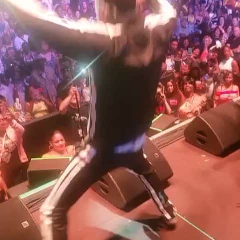 MCハマーのインスタグラム：「The Energy at #HammersHouseParty 💯 So I called out my Nephew @phil_wright_  and he killed it !!!!🔥🔥🔥🔥🔥🔥🕺🏿🕺🏿🕺🏿🕺🏿🕺🏿🕺🏿🕺🏿🕺🏿🕺🏿🕺🏿🕺🏿 The song is called "Cold Go" MC Hammer👊🏾💯」