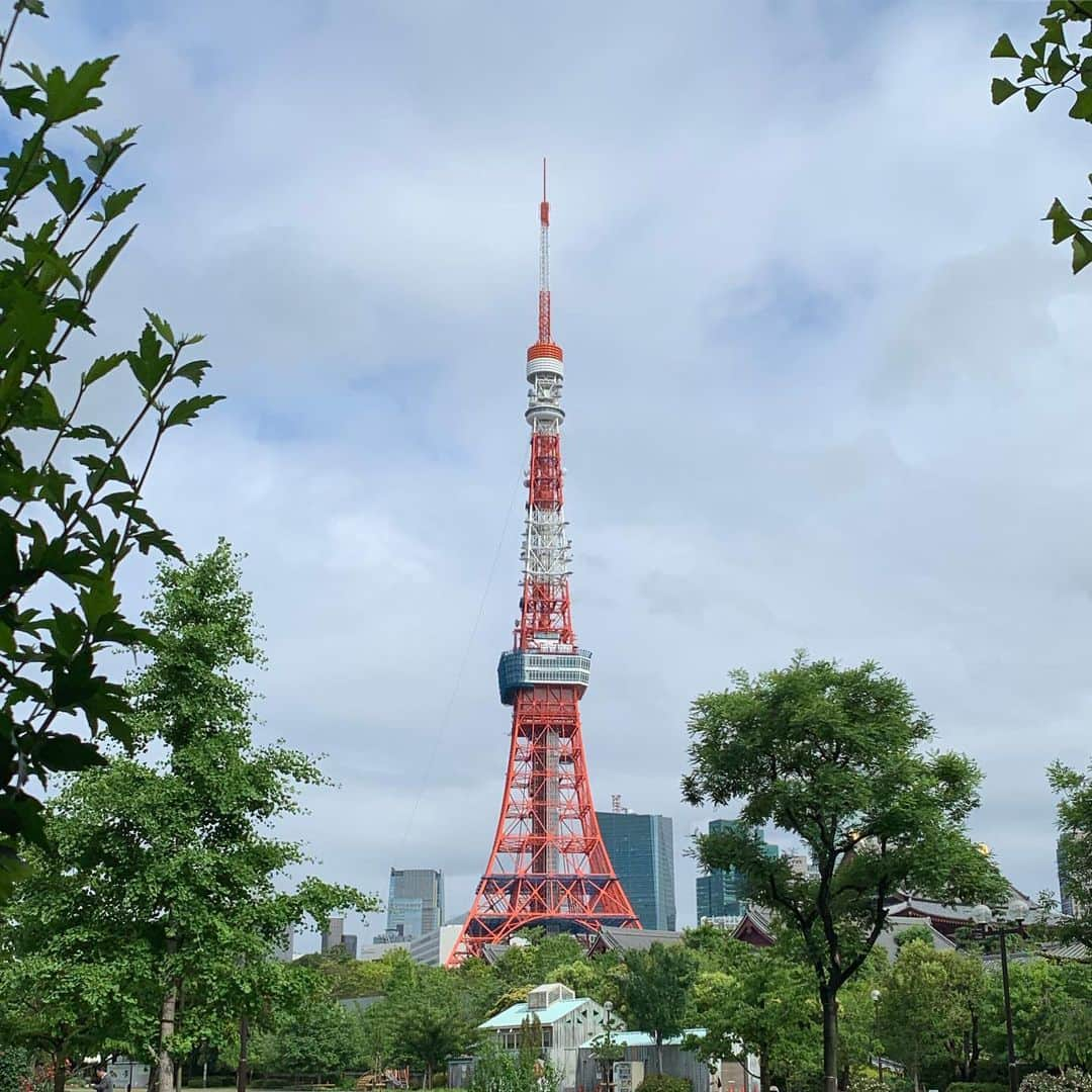 くろさんのインスタグラム写真 - (くろInstagram)「たわ！ #🗼 #tokyotower #東京タワー #芝公園 #shibapark #増上寺 #zojoji #starbucks #starbuckslatte #starbuckscoffee #スタバ #スタバラテ #スターバックス #スターバックスラテ #スターバックスコーヒー #スターバックスコーヒー芝大門店 #tokyo_instagram」6月11日 8時12分 - m6bmw