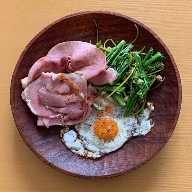 のインスタグラム：「アサー。」