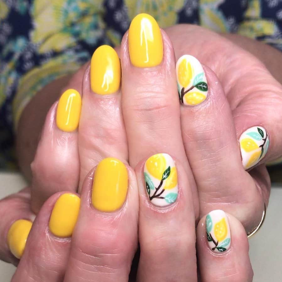 OPIさんのインスタグラム写真 - (OPIInstagram)「You know what they say...when life gives you lemons, make #nailart 😋🍋 #ColorIsTheAnswer #OPIObsessed @kbr77 used #ExoticBirdsDoNotTweet for her #OPIGelColor mani!⠀⠀ ⠀⠀ #lemon #Naildesign #yellownails #manimonday #gelnails #gelmanicure #cutenails」6月11日 8時20分 - opi