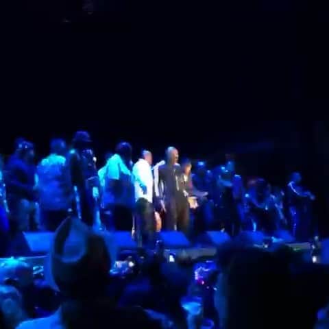 MCハマーのインスタグラム：「Meanwhile back at #HammersHouseParty we're into a moment of smoothness 🕺🏿🕺🏿🕺🏿🔥🔥🔥🔥🔥🔥🔥🔥🔥🔥🔥」
