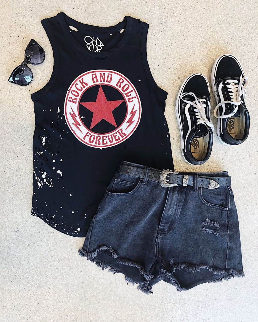 チェイサーのインスタグラム：「keep rock n roll alive!!⚡️🤘🏽 #chaserbrand #rocknroll」
