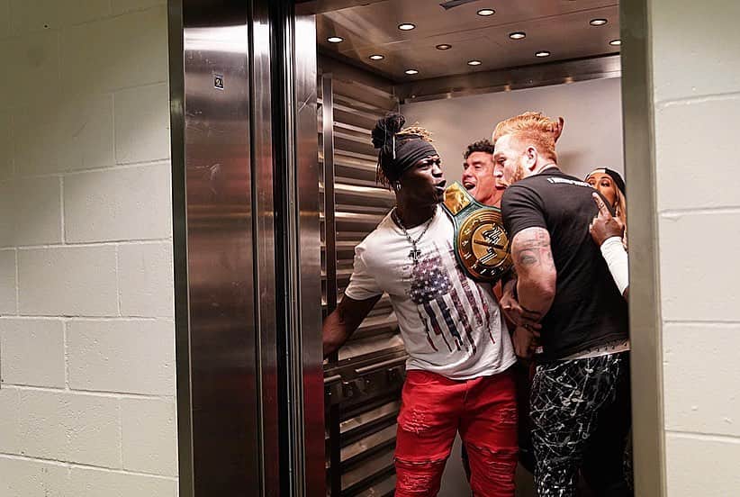 WWEさんのインスタグラム写真 - (WWEInstagram)「It is absolute MAYHEM in San Jose as @ronkillings1 & @carmellawwe are trying to escape with the #247Championship! #Raw」6月11日 9時26分 - wwe