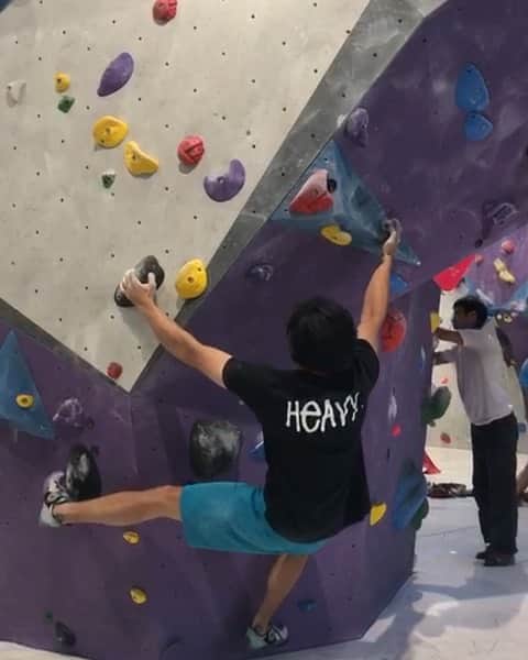 ハキム・カスバンのインスタグラム：「Some days I feel quite alright.  Thank you @berizified @heavy.japan . #climbing #bouldering #indoorclimbing #climbinggym #sportclimbing #liveclimbrepeat #fortheclimb #climbinglife #climbing_is_my_passion #training #sports #athlete #singapore #climbing_worldwide #sgclimbers #passion #sgfitness #climbing_pictures_of_instagram #クライミング」