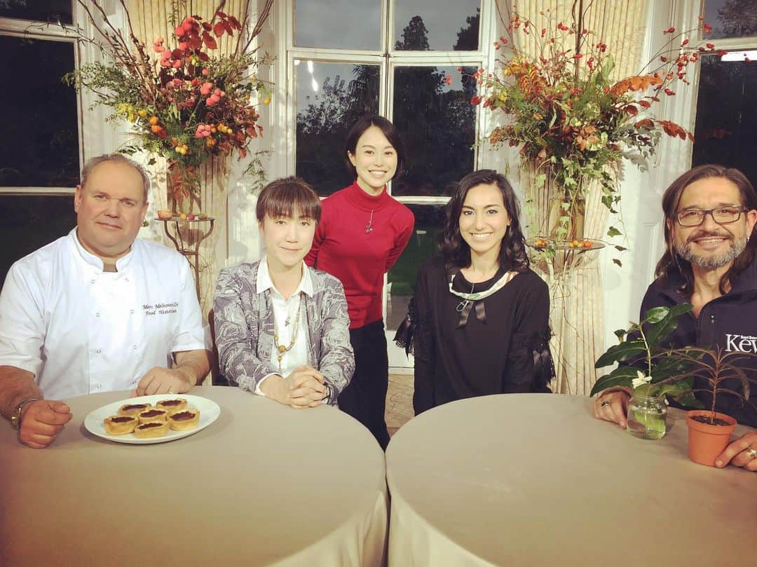 RENAのインスタグラム：「For anyone who had the chance to see the tv program on NHK!:) It was the report from Kew Garden! Grateful to have the opportunity to work with the team from JAPAN who flew all the way to London, and the team in the UK who made this possible! There’s reruns, so hope you have the chance to watch someday!:) my outfit dressed by Sujaku  NHKでの番組をご覧になれた方〜。ロンドンのキューガーデンからお送りしました。日本からのチームそしてイギリスのチームと一緒に作り上げられた素敵な作品です。 素敵な作品に参加出来た事、制作スタッフの皆様との素晴らしいご縁と機会に感謝です！またまたこうしてロンドンから何かレポート出来たら嬉しいな〜。私の衣装は by Sujaku  #tv #report #presenter #RENA #Kyotoambassador #japan #uk #tvprogram #nhk #8k #kewgardens #sujaku #kimonodress #artist #private #exclusivetour」