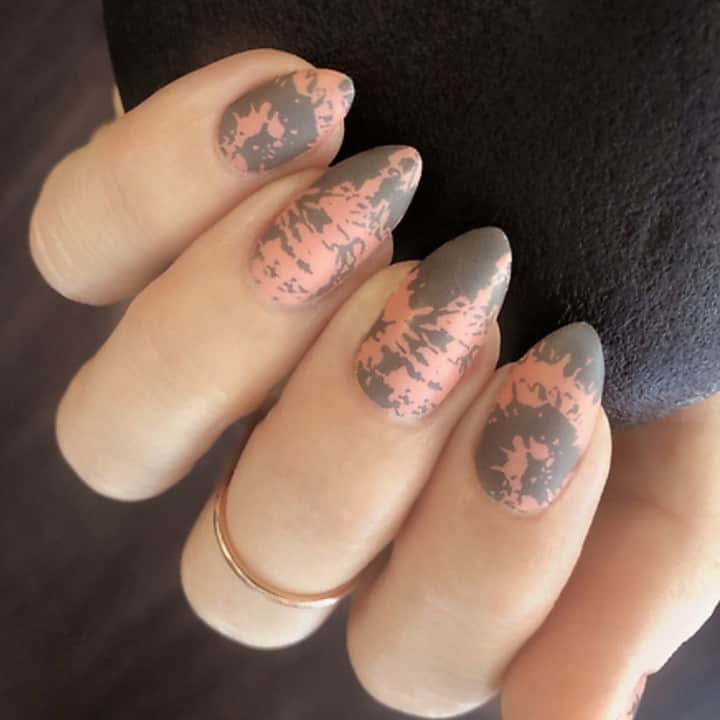 Jamberryさんのインスタグラム写真 - (JamberryInstagram)「💕💕 Untamed Lines 💕💕 . . From our June Trendy 10 Collection! . . And we know how practical and pretty square tipped nails are......But can we just acknowledge these gorgeous these almond shaped nails are?! 😍😍 . . What is your favorite nail shape? . . #jamberry #jamberrynailwraps #jamberryuntamedlines #bossbabe #beneyou #lovewhatido #almondnails #nailart #nailfie #nailwraps #prettythings #perfection #manicurelove #goalgetter #selfcare」6月11日 9時30分 - jamberry