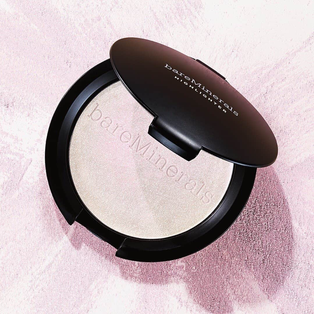 bareMinerals JPさんのインスタグラム写真 - (bareMinerals JPInstagram)「【エンドレスグローハイライター】 ナチュラルでみずみずしい印象を叶えるハイライティングパウダー。ヘルシーで優しいツヤ肌に。  #bareminerals #ベアミネラル #エンドレスグローハイライター #ミネラル #ミネラルコスメ #ミネラルメイク #ハイライト #ハイライティングパウダー #ナチュラル #ヘルシー #ツヤ肌 #ハリ #トーンアップ #フェイスカラー #トレンドメイク #数量限定 #cleanbeauty #powerofgood」6月11日 9時39分 - bareminerals_jp