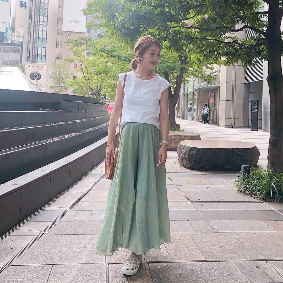 Kikuno Sayumiさんのインスタグラム写真 - (Kikuno SayumiInstagram)「〻green skirt〻 ・ ・ ・ こんなグリーンの服が欲しかった♡♡ ・ これは @kareishop のもの。これ、スカートに見えて実はパンツ✧*動きやすくてお気に入り◎ ・ 裾のメロウフリルも可愛いよー🙆‍♀️ ・ ・ 時計はお気に入りの @mavenjapan ⌚ ・ ・ クーポンコード【say0523 】で10%オフになるよ✧* (期限は2020年5月23日まで) ・ ・ ・ skirt▶ @kareishop piece▶ @m.noripeee ・ ・ ・ #ファッション#コーデ#fashion#ママ#ponte_fashion #プチプラコーデ#大人カジュアル#ヘアアレンジ#大人可愛い#ジユジョ#chao_app#패션스타그램#옷스타그램#오오티디#シンプルコーデ#158cmコーデ #158cm #マタニティコーデ #夏コーデ#ぷんにー#妊娠8ヶ月#mamagirl#ママリ#ママリファッション#locari#kareiコーデ#お洒落さんと繋がりたい#ママコーデ」6月11日 9時40分 - sayumikikuno