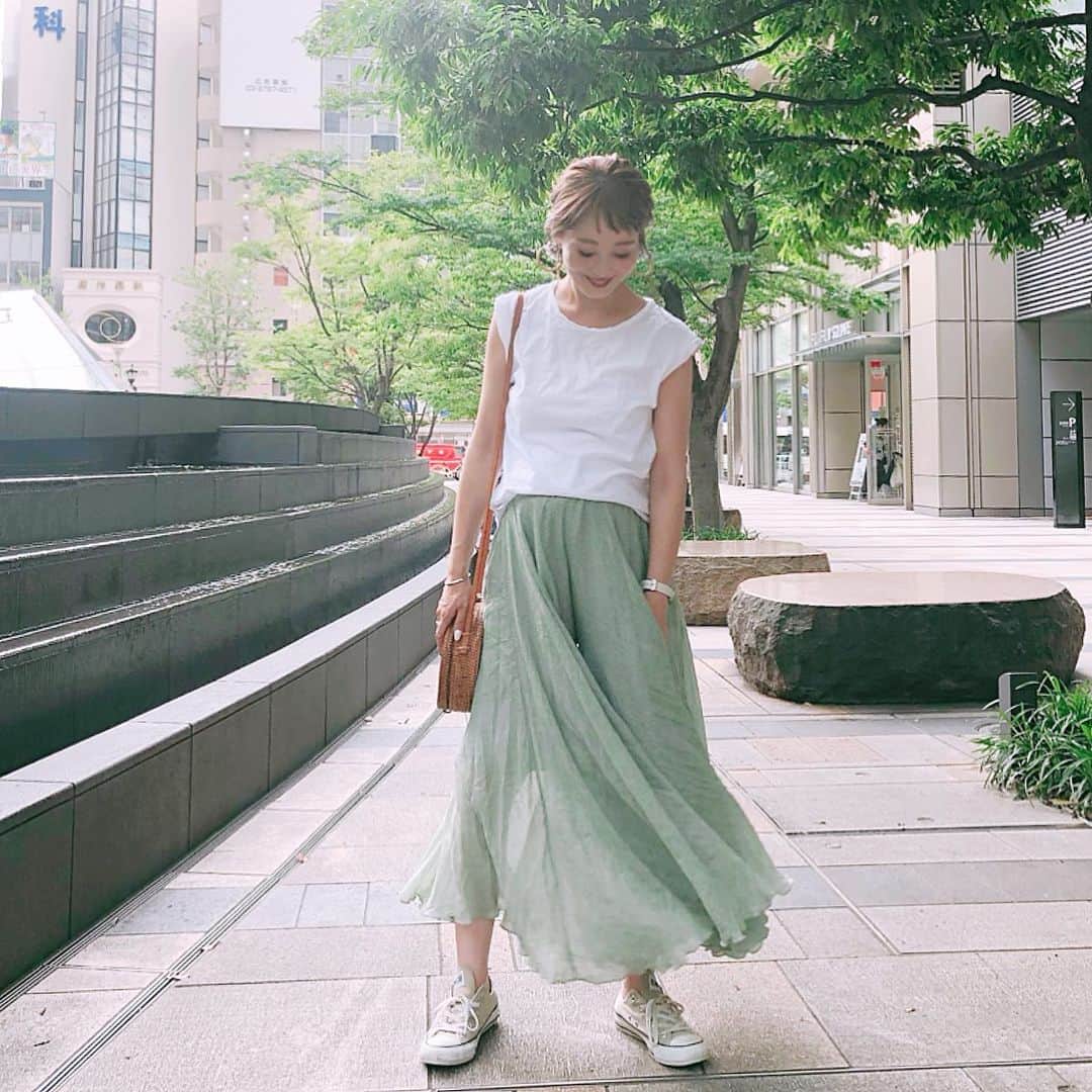 Kikuno Sayumiさんのインスタグラム写真 - (Kikuno SayumiInstagram)「〻green skirt〻 ・ ・ ・ こんなグリーンの服が欲しかった♡♡ ・ これは @kareishop のもの。これ、スカートに見えて実はパンツ✧*動きやすくてお気に入り◎ ・ 裾のメロウフリルも可愛いよー🙆‍♀️ ・ ・ 時計はお気に入りの @mavenjapan ⌚ ・ ・ クーポンコード【say0523 】で10%オフになるよ✧* (期限は2020年5月23日まで) ・ ・ ・ skirt▶ @kareishop piece▶ @m.noripeee ・ ・ ・ #ファッション#コーデ#fashion#ママ#ponte_fashion #プチプラコーデ#大人カジュアル#ヘアアレンジ#大人可愛い#ジユジョ#chao_app#패션스타그램#옷스타그램#오오티디#シンプルコーデ#158cmコーデ #158cm #マタニティコーデ #夏コーデ#ぷんにー#妊娠8ヶ月#mamagirl#ママリ#ママリファッション#locari#kareiコーデ#お洒落さんと繋がりたい#ママコーデ」6月11日 9時40分 - sayumikikuno