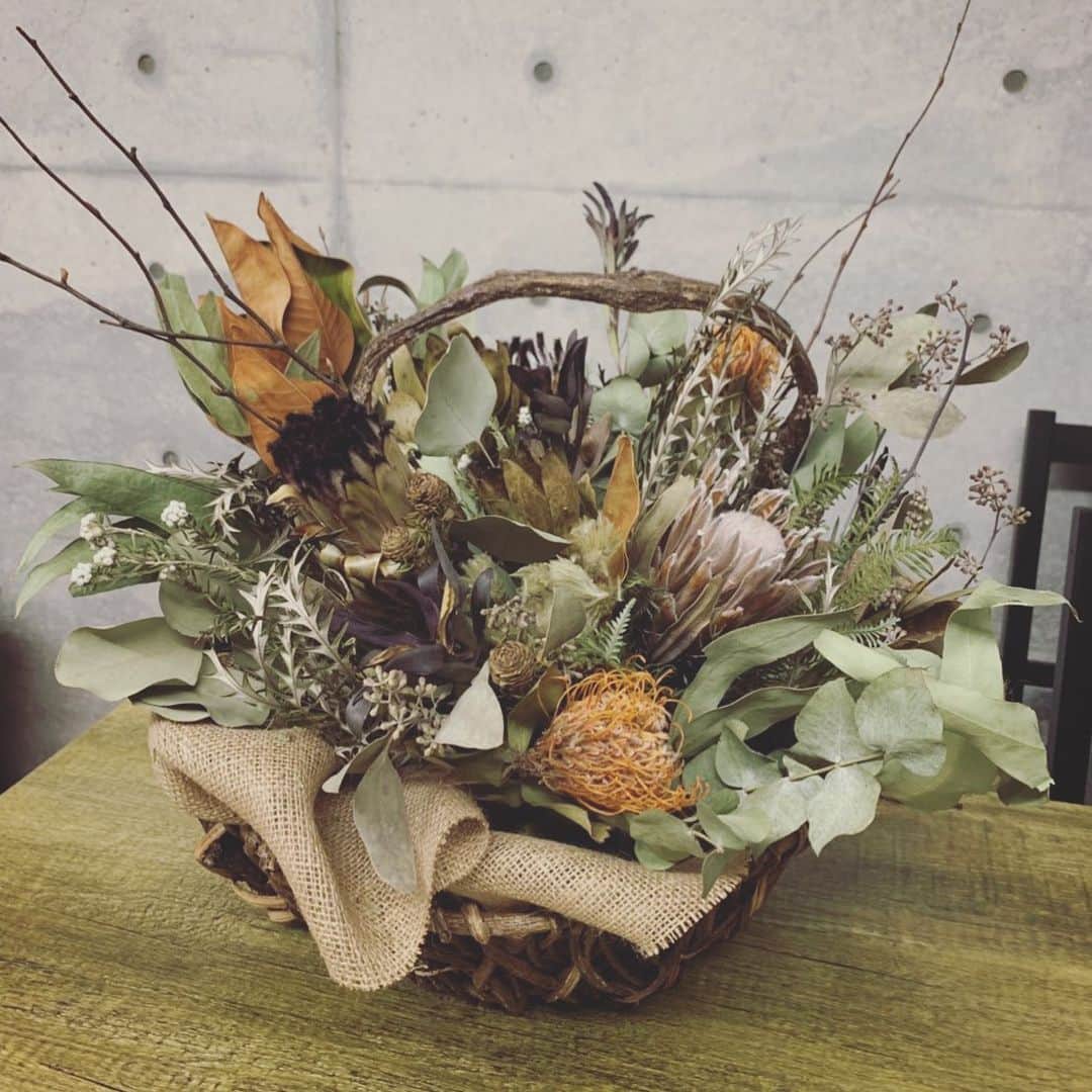 のインスタグラム：「@willgarden_official  ネイティブドライアレンジ。  #dryflower #ネイティブフラワー #arrangement #willgarden」