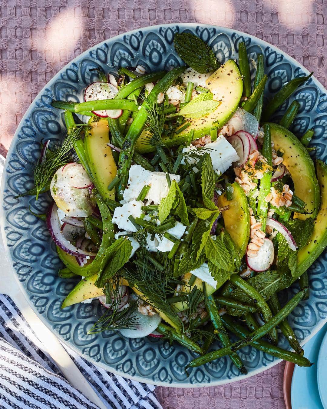 Gaby Dalkinさんのインスタグラム写真 - (Gaby DalkinInstagram)「Guys! This is the side dish / salad of summer and the way of the future. GRILLED GREEN BEANS. They legit taste like candy. I can put down an entire pound all by myself and I’m not sorry about it! Fire up the grill and give ‘em a go! Recipe link in my profile 🔥」6月11日 9時54分 - whatsgabycookin