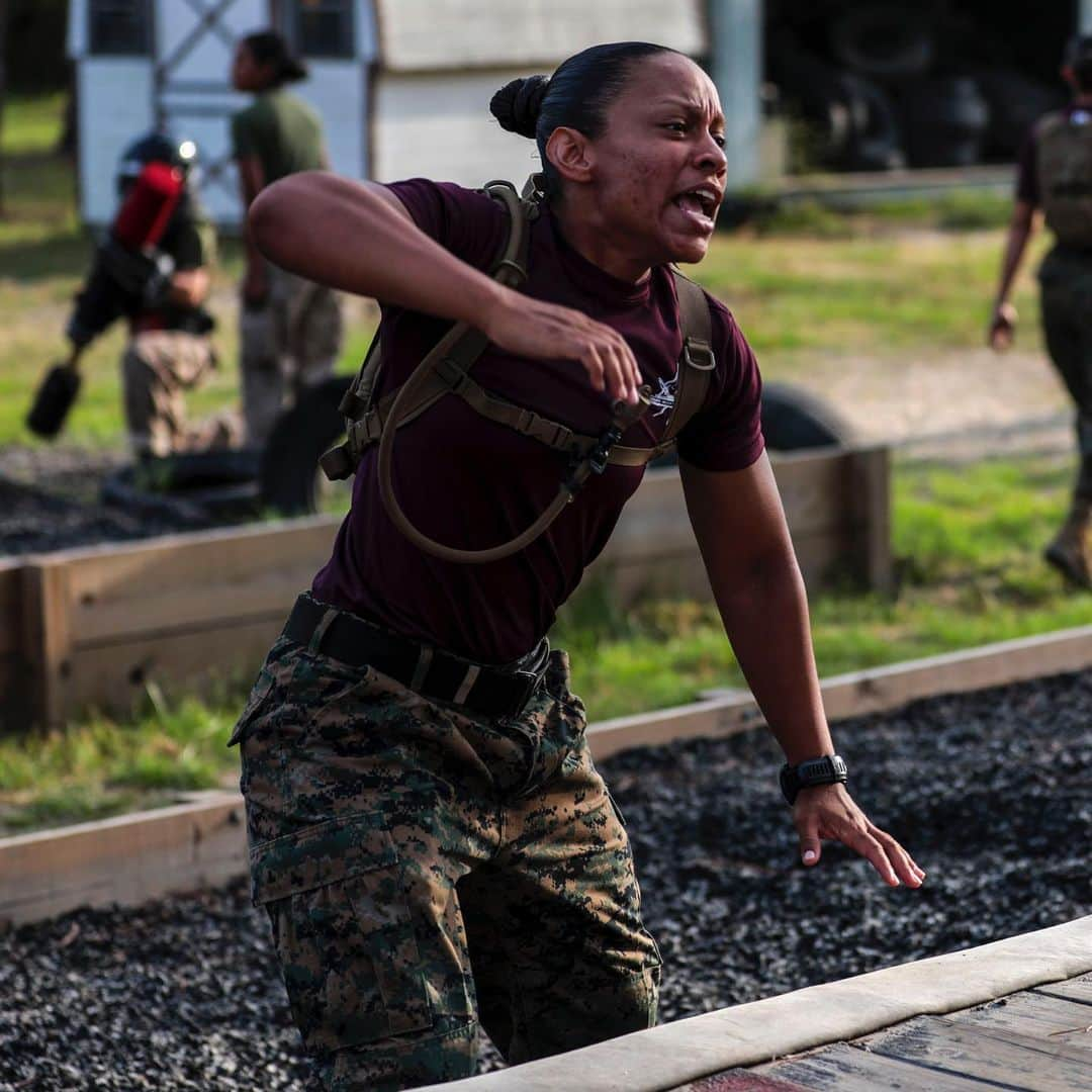 アメリカ海兵隊さんのインスタグラム写真 - (アメリカ海兵隊Instagram)「GET ‘EM  Recruits with Papa Company, 4th Recruit Training Battalion, engage pugil sticks at @mcrdparrisisland. (U.S. Marine Corps Photo by Cpl. Andrew Neumann)  #USMC #Marines #BootCamp #DrillInstructor #DI #ParrisIsland #Military」6月11日 10時18分 - marines